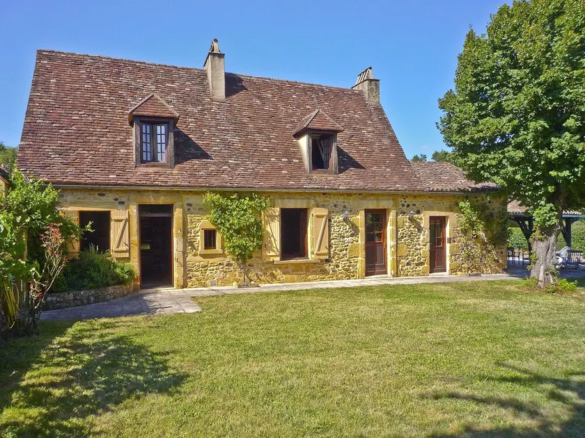 Beautiful Perigordian House, with private pool and garden in a tranquil setting. - Image 1