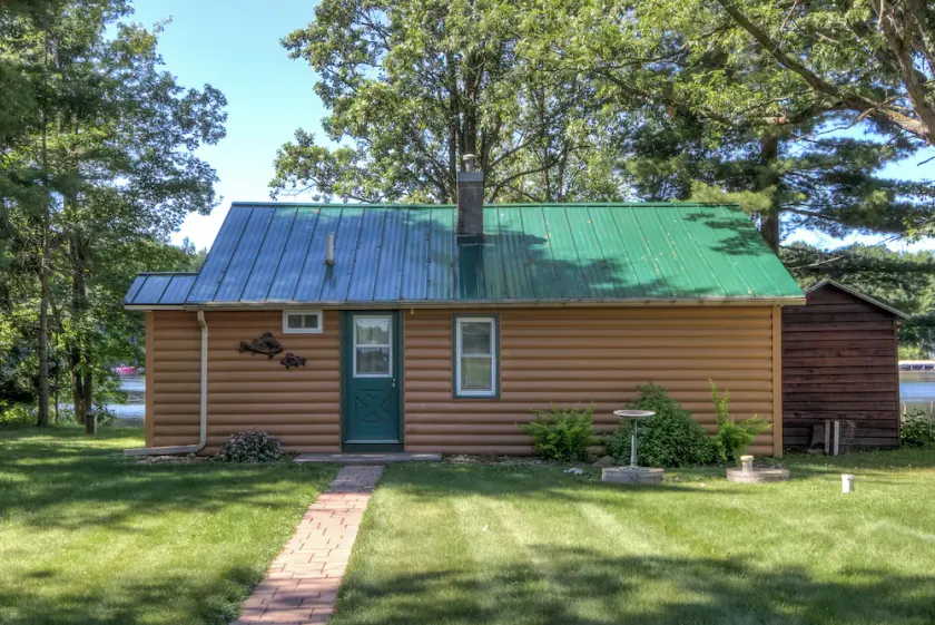 Cozy 2-Bedroom Lake Holcombe Cottage - Image 1