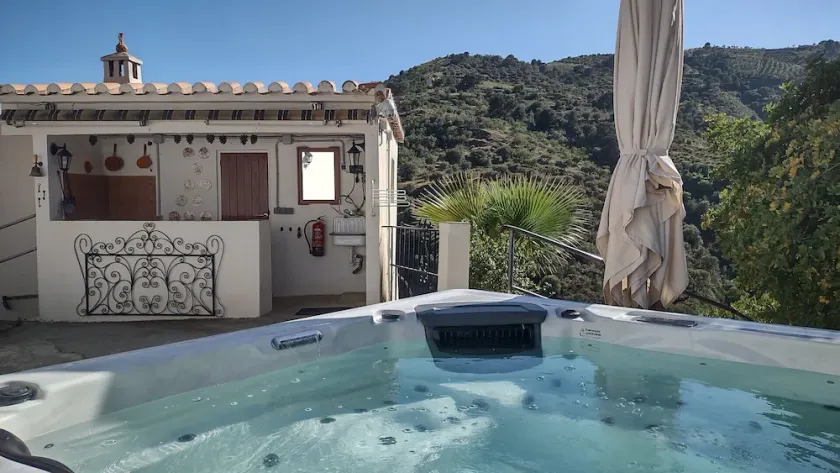 ZazaBi, oasis of silence, mountain and sea. Enjoy your private jacuzzi. - Image 1