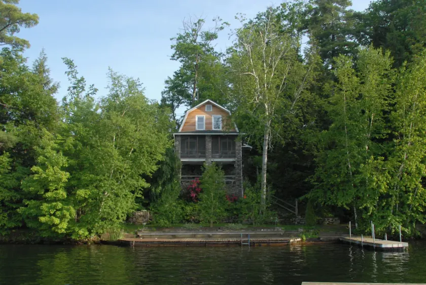 Private lake front cottage with spectacular views & private dock/swimming area. - Image 1