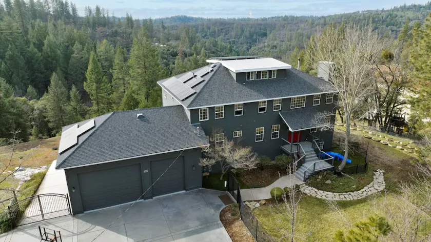 Breathtaking Sierra Foothills Sunset Views w/hot tub, volleyball, and EV charger - Image 1