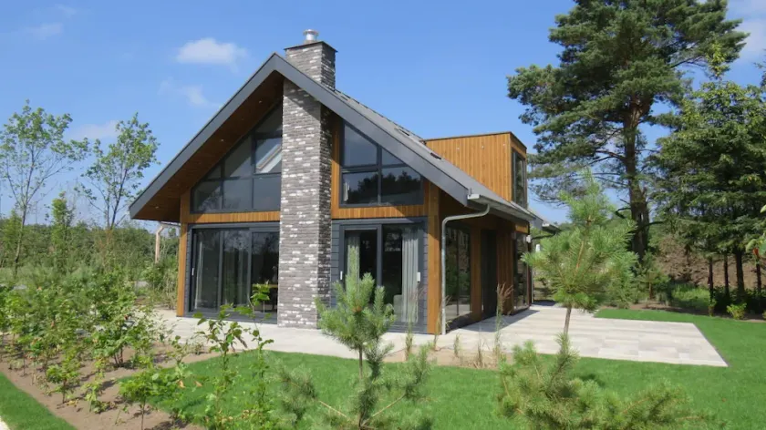 Bungalow avec étage, 4 chambres et 2 salles de bains - Image 1