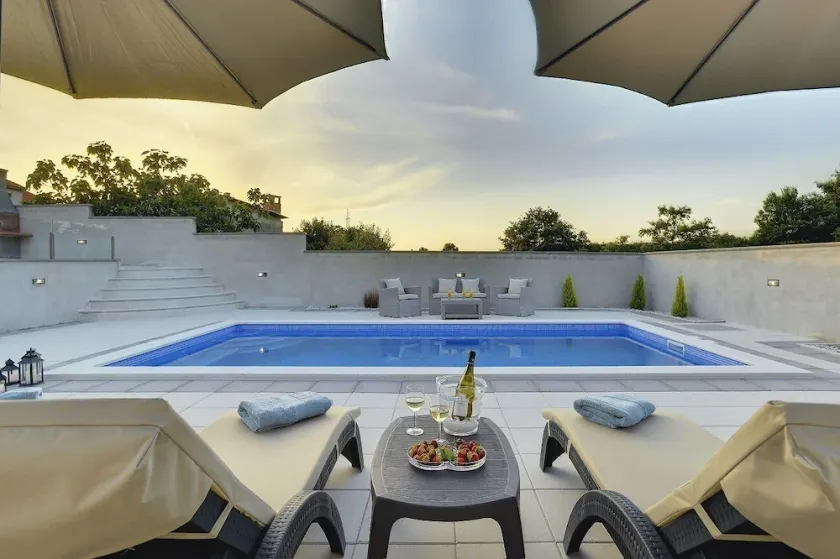 Magnificent villa with private pool, outdoor kitchen with barbecue - Image 1