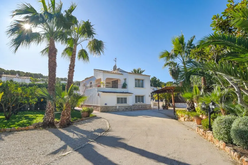 Stor och komfortabel villa i Moraira, Costa Blanca, Spanien  med tempererad bassäng för 6 personer - Image 1