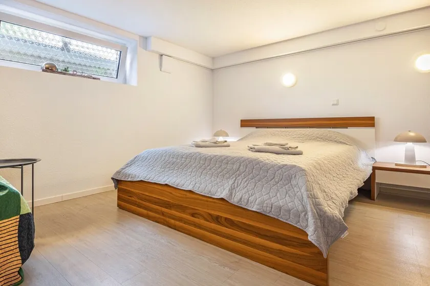 “TULIP PATH 3”, apartamento na cave de férias e montador com coração - Image 1