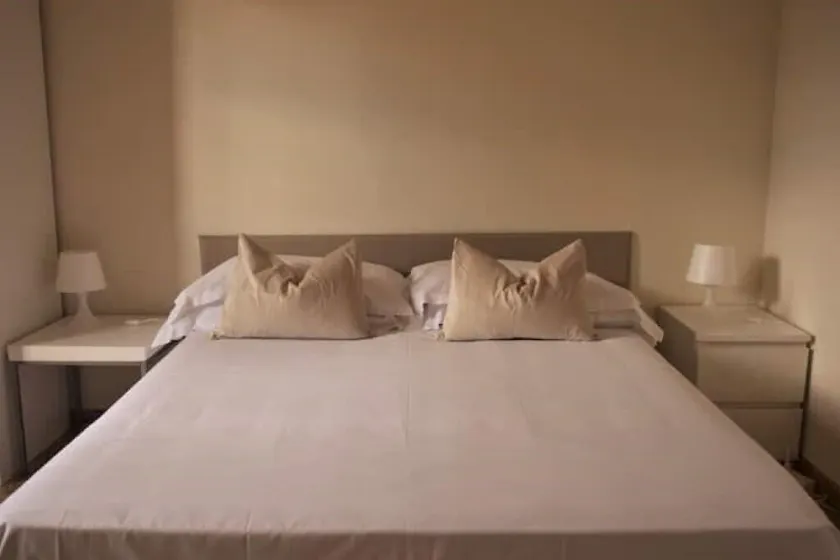 Cozy apartment with 3 bedrooms located in the historical part of the city - Image 1