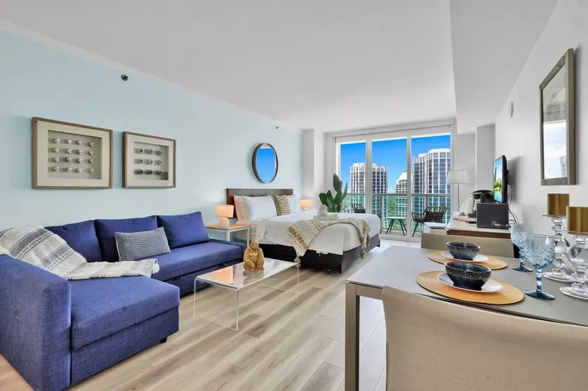 SF Beautiful Blue & Gold Studio with Ocean View - Image 1