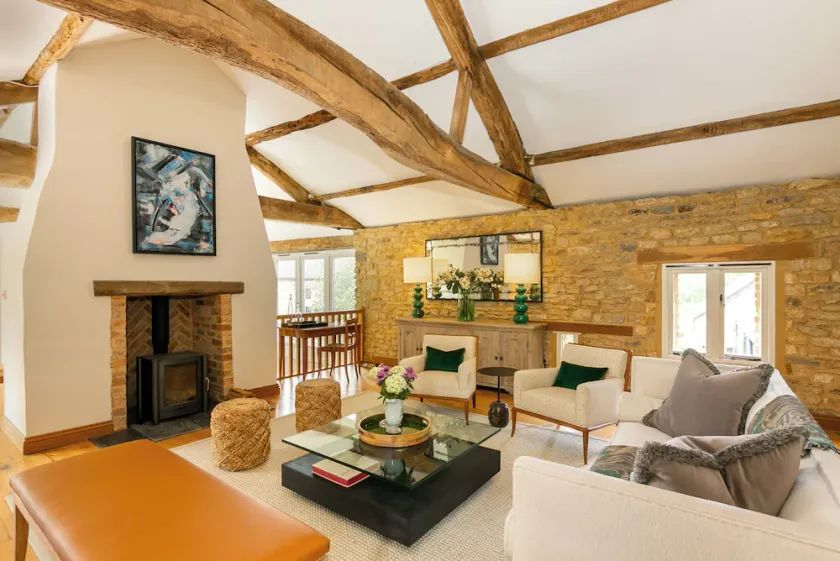 Stunning 4-Bedroom Family Home Near Banbury - Image 1