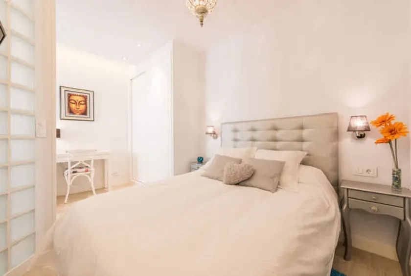 Center Chamberi Gorgeous Luxury Studio Suite with High Speed WiFi & AC/Heater - Image 1