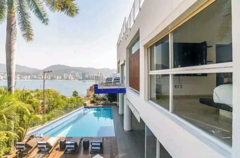 Espectacular casa en Brisas Guitarron con la mejor vista a la Bahia - Image 1