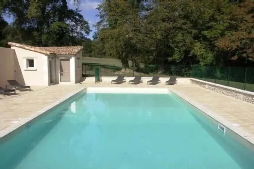 Vast property with large heated swimming pool in the Dordogne-Périgord • 15 pple - Image 1
