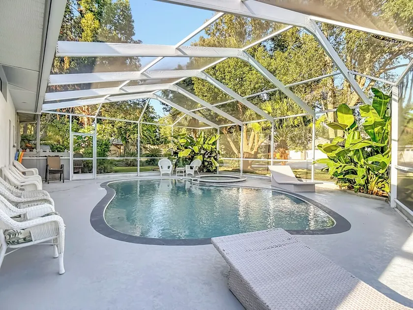 FLORIDA RETREAT ENDLESS SPACE! DISCOUNTED one story 2800 sq ft with Pool - Image 1