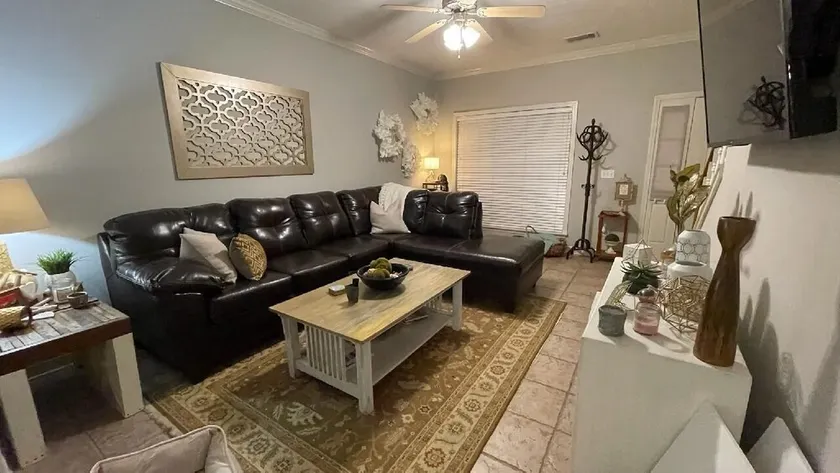 Townhome:  2 Bedrooms, 2.5 Baths, Close to Campus - Image 1