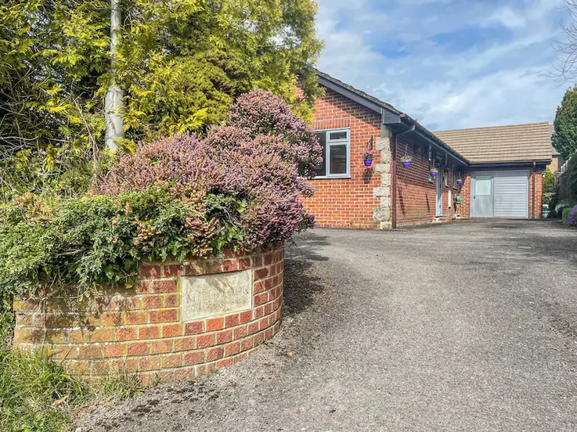 2 bedroom accommodation in Shitterton, near Bere Regis - Image 1