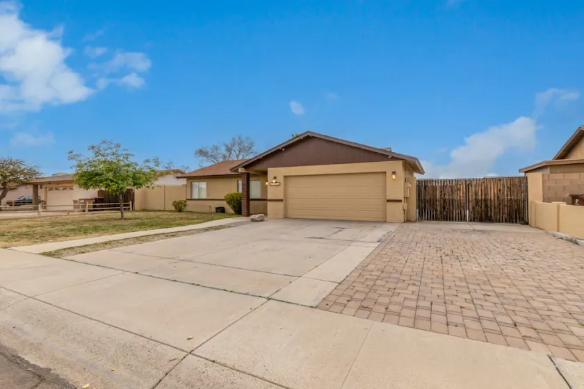 Quiet, cozy, and centrally located - Image 1
