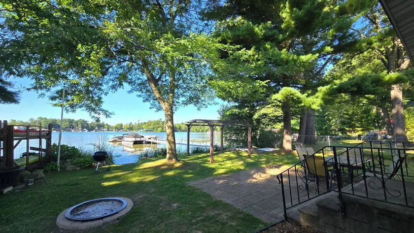 Relaxing Taylor Lake Retreat directly on the Chain of Lakes - Image 1
