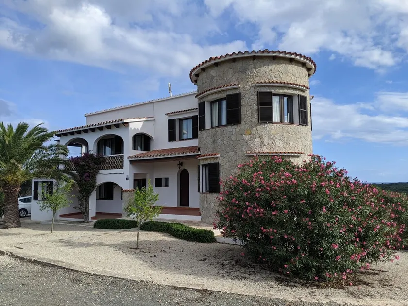 Vidunderligt beliggende familie villa med fantastisk 360 graders udsigt - Image 1