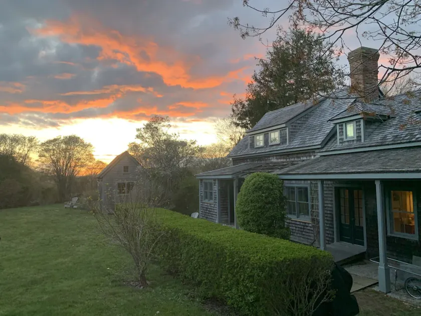 Back to nature, an Island artist’s cottage… - Image 1