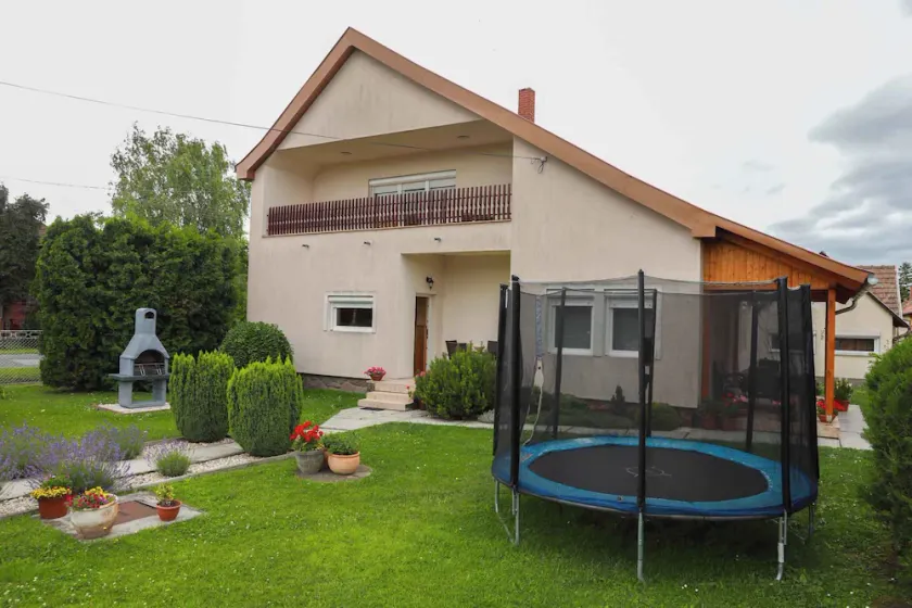 Holiday home only 300 m from the beach with air conditioning - Image 1