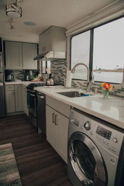 Romantic Getaway with Sauna, fireplace and great seal watching - Image 1