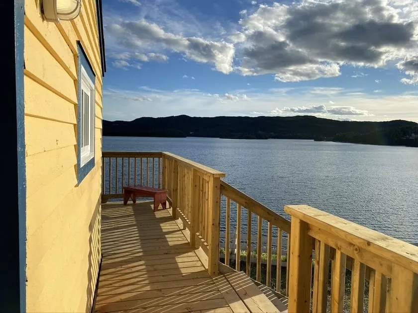 One bedroom two bath beach house over looking the ocean. - Image 1