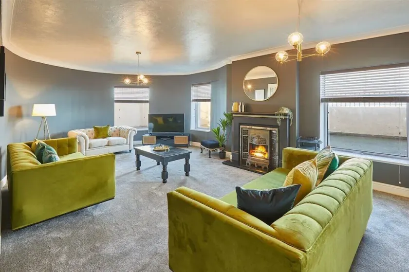 Host & Stay - Regency Mansions Apartment - Image 1
