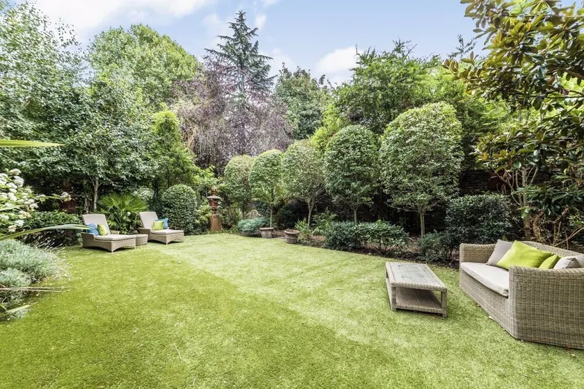 Huge Historic Townhouse in the Heart of London within 20 Min Walk To Westminster - Image 1