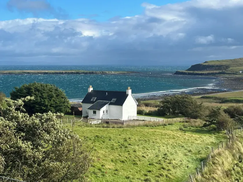 Driftwood Cottage Skye, 2 soveværelser, spektakulær havudsigt, tæt på Quiraing - Image 1