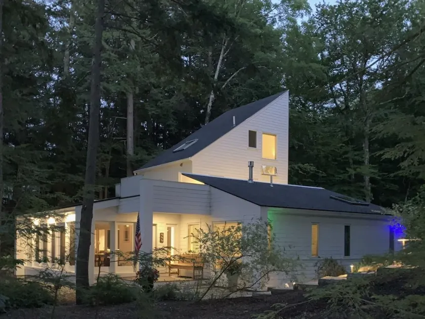 Modern Lake House on Secluded Cove with Private Peninsula  - Image 1
