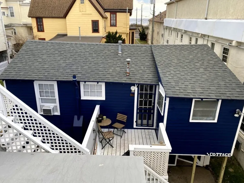 Stand-alone cottage, ocean view, seconds to beach, and short walk to downtown! - Image 1