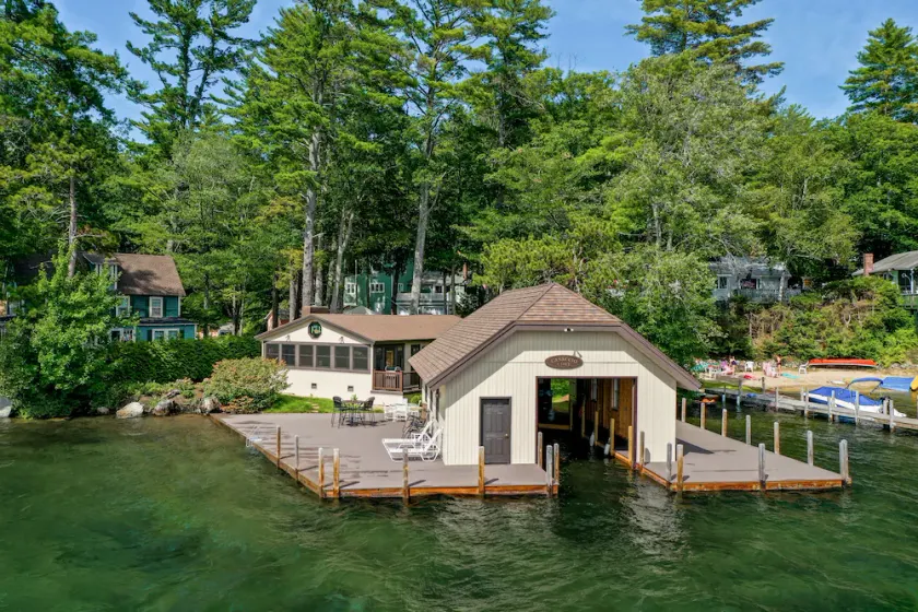 Lake Winnipesaukee Waterfront with Dock in Alton sleeps 6 - Image 1