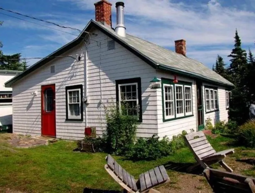 Bay of Fundy Seaside Cottage - Image 1
