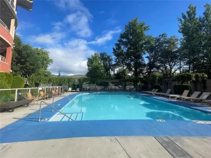 Lake Okanagan waterfront Condo. Large dock with pool and hot tub Reg #H015247536 - Image 1