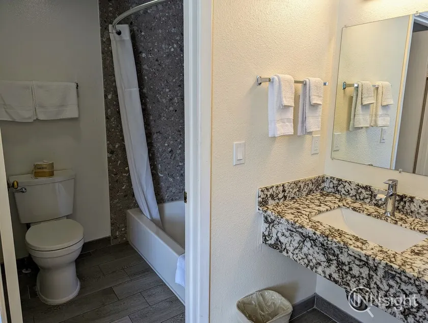 Royal Inn - Image 1
