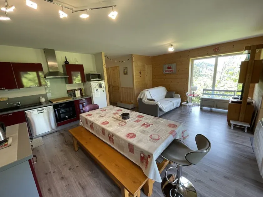 Beautiful Mountain Apartment with Ski-In Access - Image 1
