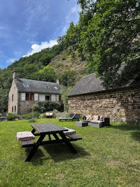 Stort landsted fransk sten Cottage ved siden af floden med store haver - Image 1