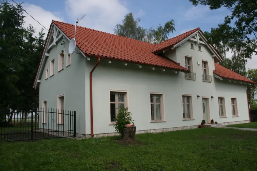 Hus, dating artonhundratalet, med trädgård, bastu och jacuzzi, gamla polska byn - Image 1