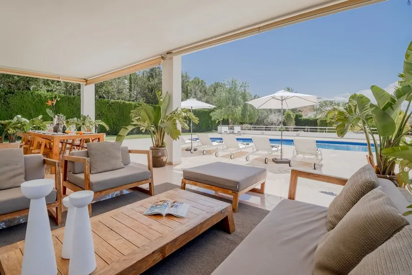 Villa con piscina, giardino e terrazza - Image 1