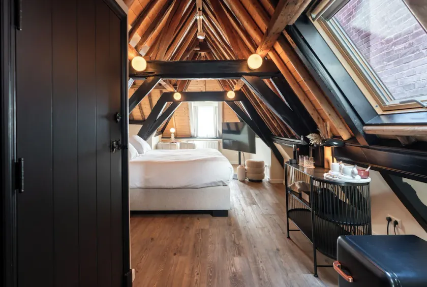 This hotel is a 1 bedroom(s), 1 bathrooms, located in Delft, Zuid-Holland. - Image 1