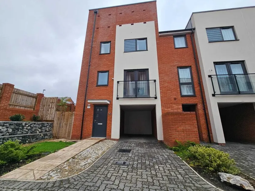 Ipswich - 3 Beds - Sleeps 6 - Private Garden - Image 1