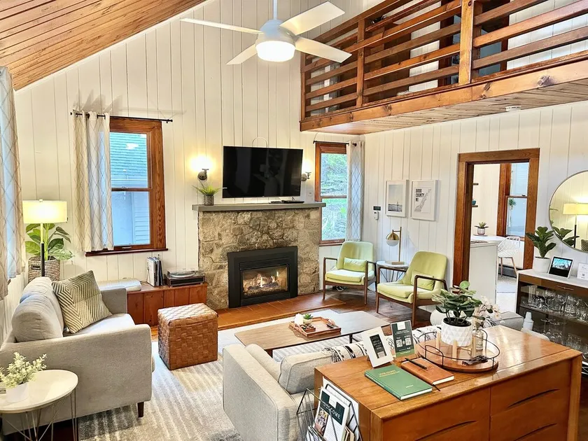 Stonewall Christmas Cottage, Door County,  Fire Pit, Coffee Bar - Sleeps 8 - Image 1
