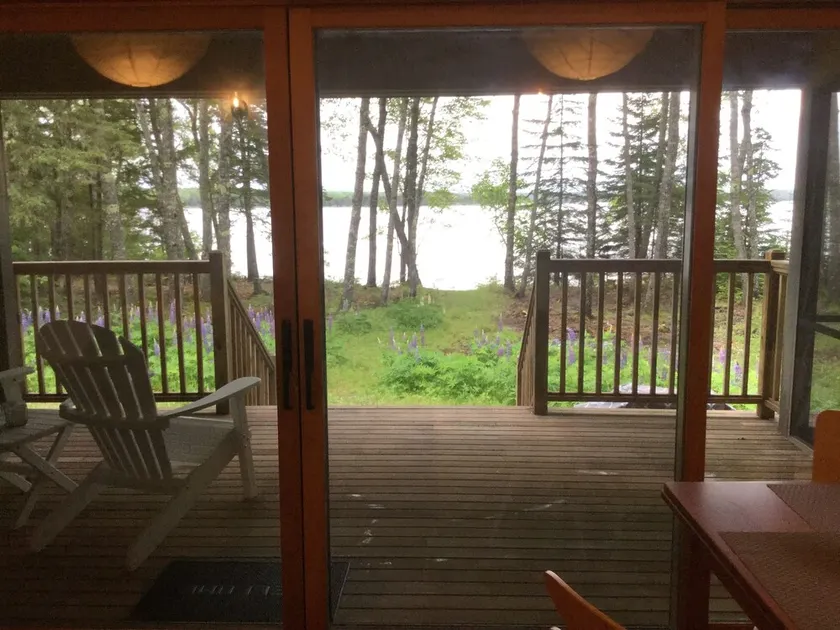 Seal Point Waterfront Cottage - Image 1
