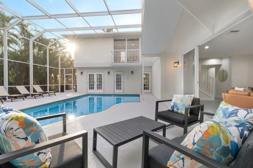6 bedroom Luxury Retreat- private Pool, Beach, & 5th Ave Just Minutes Away! - Image 1