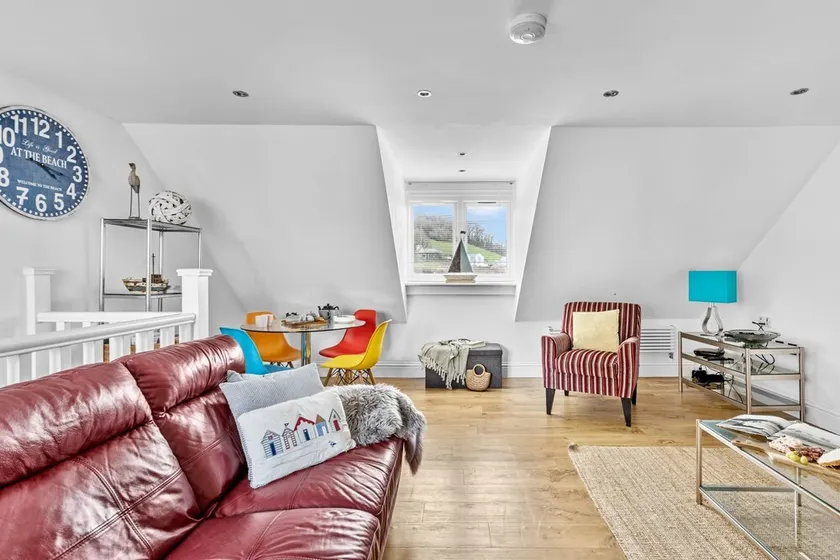 17 At The Beach -  an apartment that sleeps 4 guests  in 2 bedrooms - Image 1
