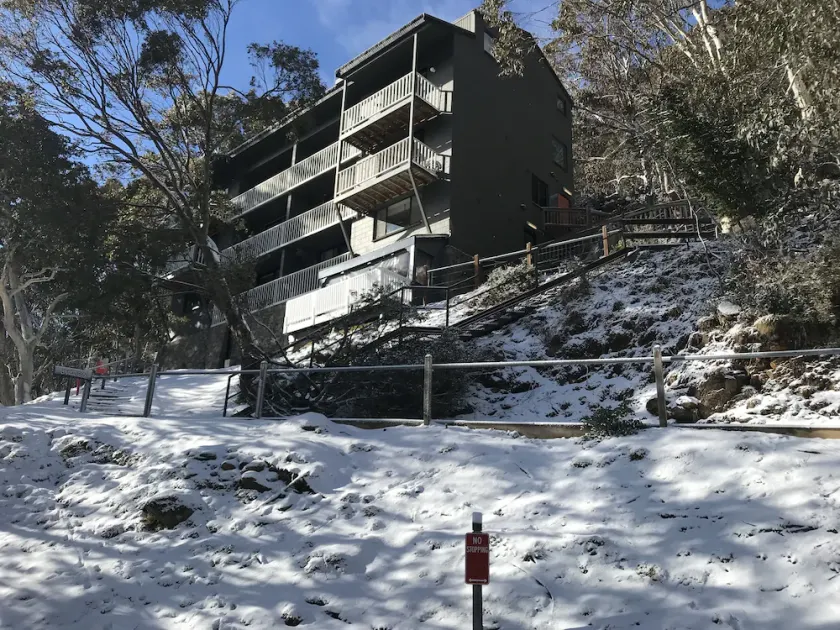 Penthouse two level Apartment with Mountain Views - Image 1