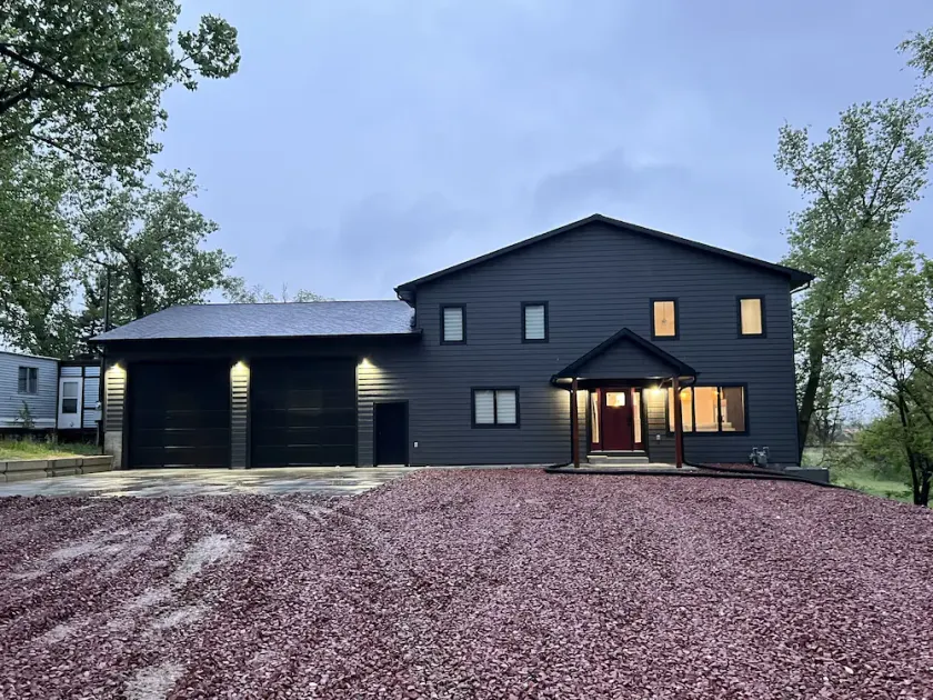Spacious cabin located half mile from Harlan County Lake. Sleeps 12 comfortably. - Image 1