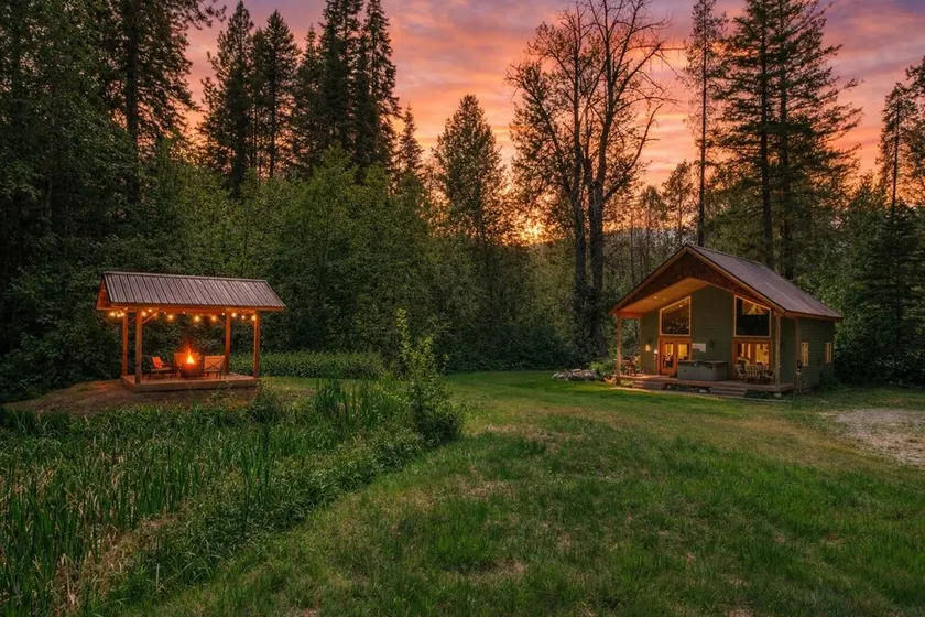 Hot Tub | Yard | Stargaze | EV | BBQ | Dogs OK - Image 1