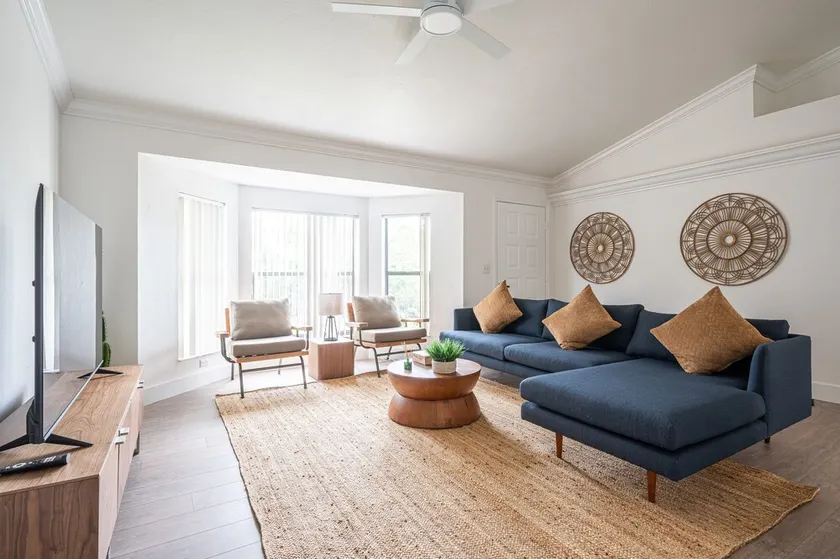 🏖️4 BR Canal Front Oasis- 1.5 Miles to Downtown! - Image 1