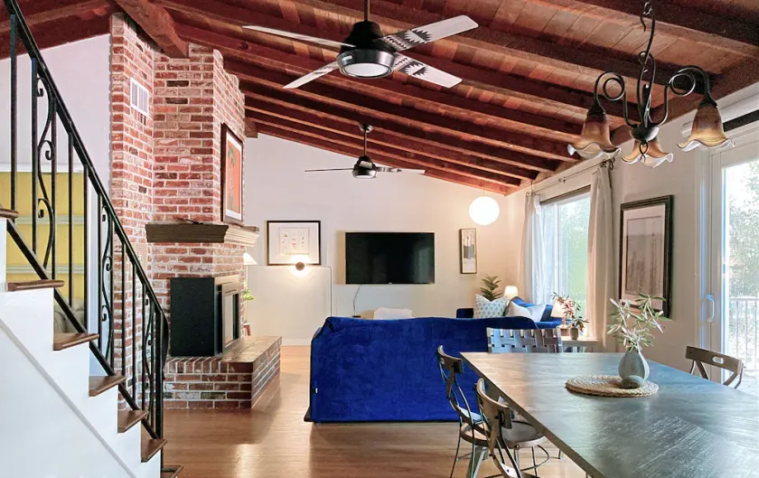 Renovated Mid-Century Garden Retreat: Your Perfect Getaway! - Image 1