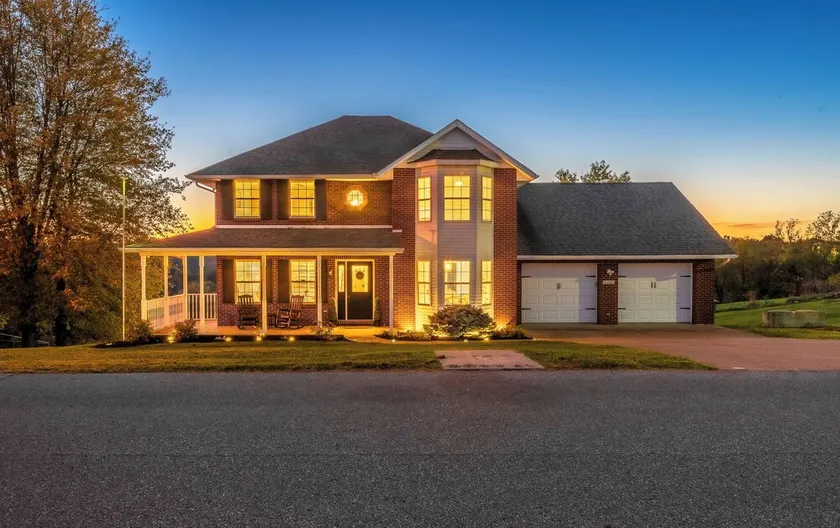 ROSELAWN RETREAT: Firepit, Gameroom, Views! Huge Gorgeous home 5 mins to the Ark - Image 1